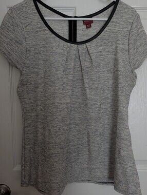 MeronaGray Short-Sleeve Scoop Neck Top with Pleat